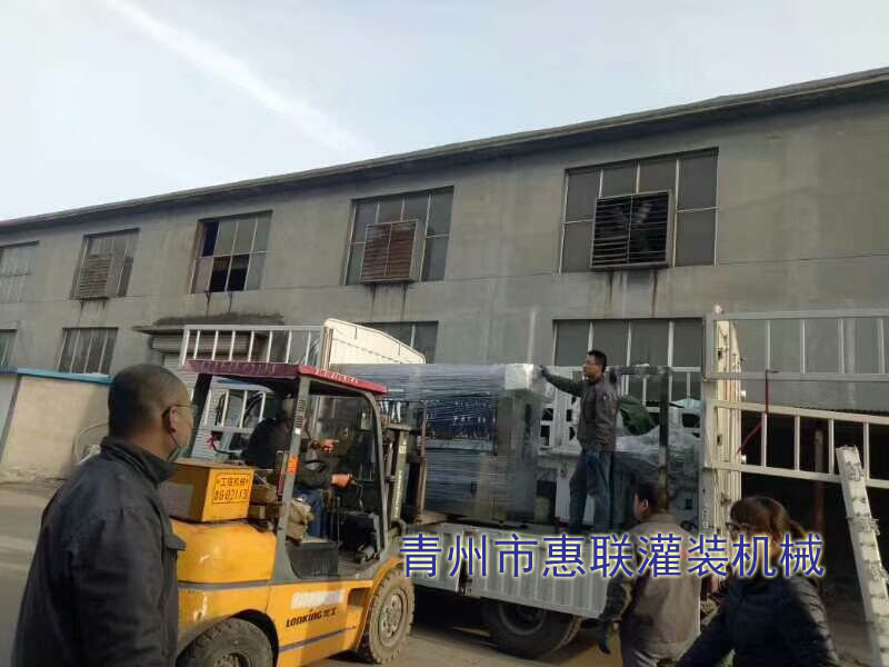 玻璃水灌裝設備發(fā)往重慶